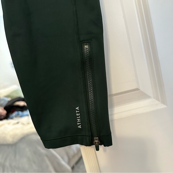 NWT Athleta ULTIMATE RUN 7/8 TIGHT
LEGGING 7/8 DE COURSE ULTIMATE - Picture 8 of 10